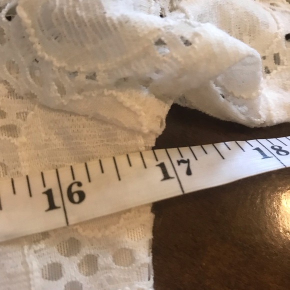 Calypso White Lace Overlay Crewneck 3/4 Sleeve built in Slip Size Medium - Picture 11 of 12